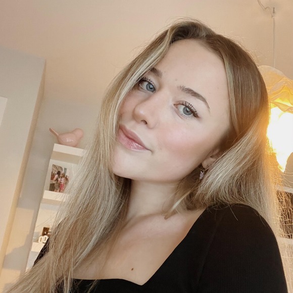 Meet your Posher, Olivia - Picture 1 of 1